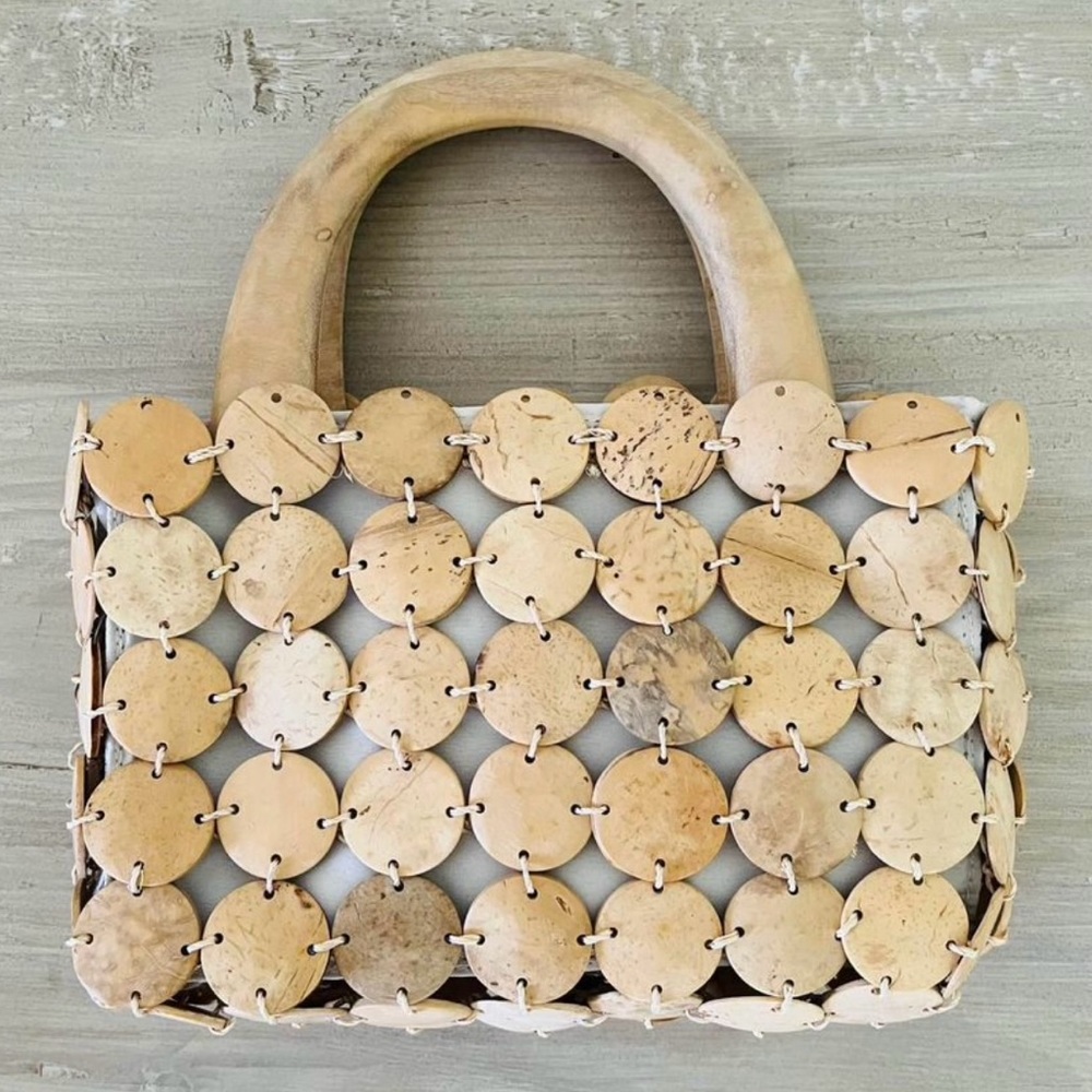 NEW COCONUT SHELL HANDBAG